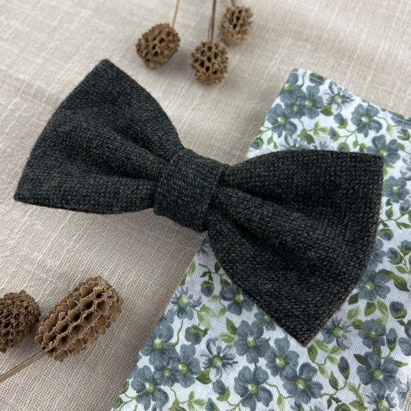 Men’s Dark Green Tweed Bow Tie & White Floral Pocket Square Set - Picture 2 of 6